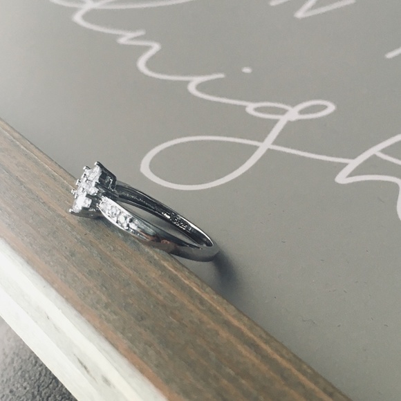 Sterling Silver Cubic Zirconia Flower Ring - Picture 5 of 7